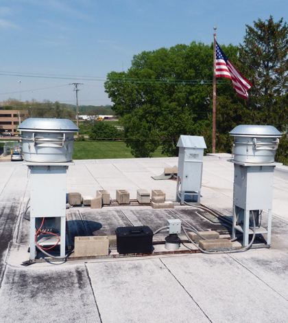 An air quality monitoring platform managed by the Regional Air Pollution Control Agency sits on the roof of an abandoned firehouse in Moraine, Ohio. The station is part of the Ohio EPA’s air monitoring network and includes sensors for tracking lead and particulate matter. (Credit: Daniel Kelly)
