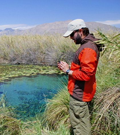 Doctoral candidate Jorge Ramos collects a water sample. (Credit: Sandra Leander)