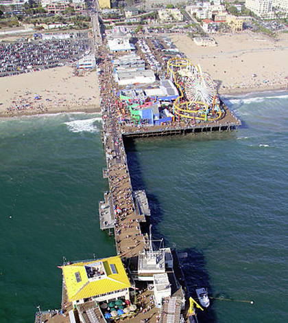 Santa Monica Pier is one of the beaches participating in the water quality information program. (Credit: JCS/CC BY-SA 3.0)