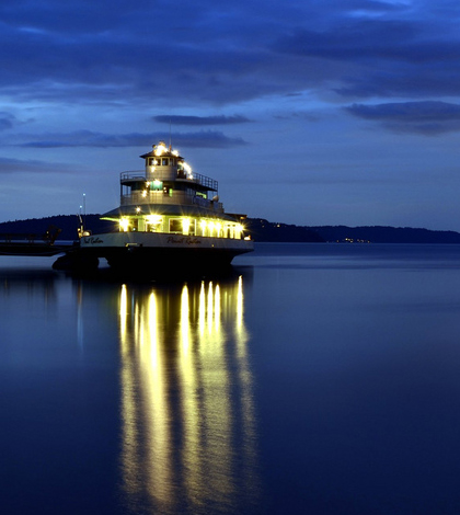 A ship docks one evening on Puget Sound. (Credit: Micah Sheldon/CC BY 2.0)