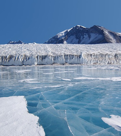 Lake Fryxell, Antarctica. (Credit: Public Domain)