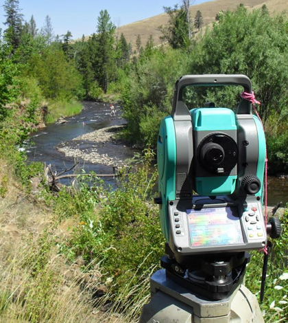 Surveying stream bed elevations on the Tucannon River, Washington (Credit: Joseph Parzych)