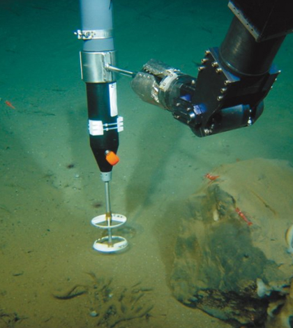 Small-scale current measurements around a large "drop stone." (Credit: Michael Klages / Alfred-Wegener-Institut)