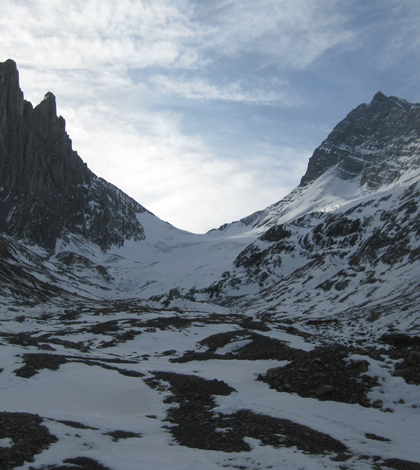 Robertson Glacier near Canmore, Alberta, in 2013. Research by Montana State professors and others has found that the grinding action of glacial ice sheets against silicate rocks, when combined with water, releases enough hydrogen gas to sustain microorganisms that produce methane. (Credit: Mark Skidmore / Montana State University)