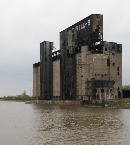 Remains of Cargill plant on Buffalo River. (Credit: Dave Pape via Creative Commons 2.0)