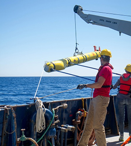 Researchers demonstrate autonomous underwater vehicles can be pre-programmed to make independent decisions. (Credit: University of Delaware)