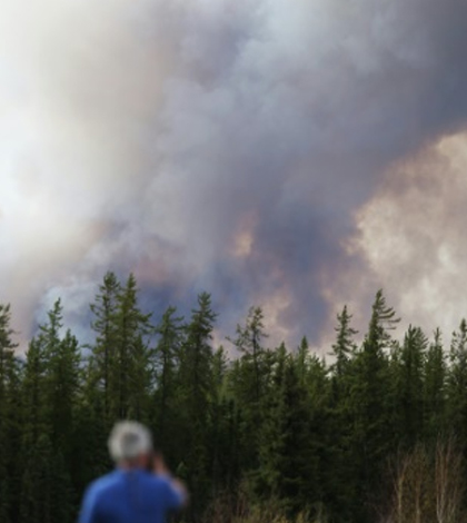 Smoke rises outside Fort McMurray. (Courtesy of Phys.org)