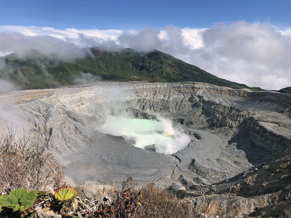 poás volcano