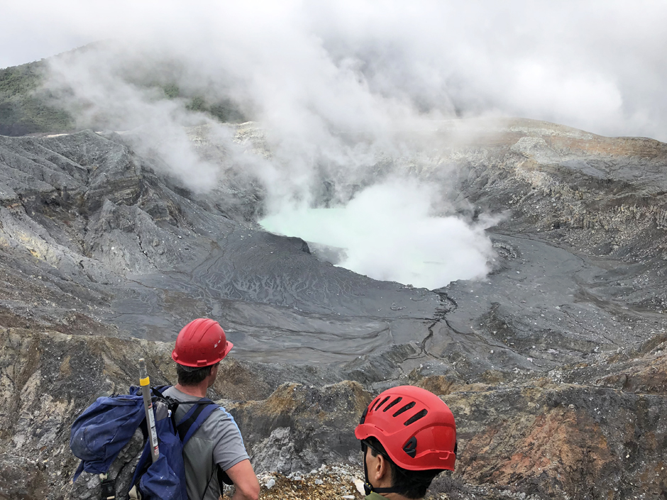 poás volcano