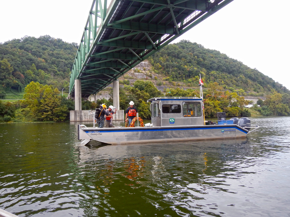 Dive crew preparing for a freshwater mussel survey on a navigable river