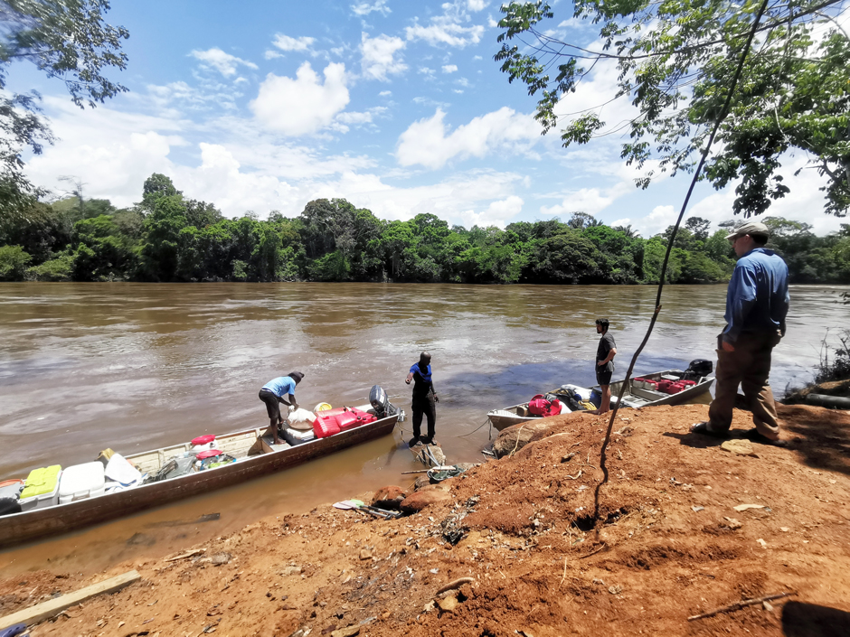 Preparations for traveling into the interior areas of the Mana River watershed for sampling (French Guiana). 