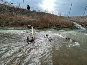 EXO2 sonde installation in a discharge channel using a 3-point anchor system.