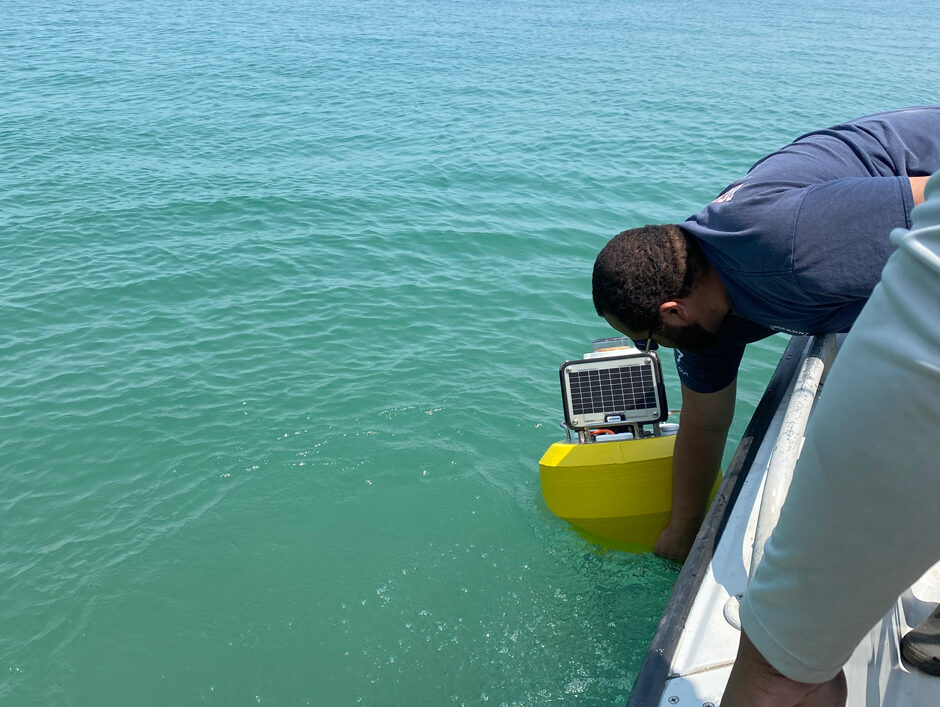 CB-75-SVS buoy deployment with Chicago Park District lifeguards at Ohio Street Beach in Lake Michigan. 