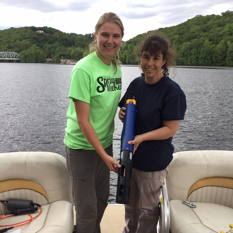 FOTL members Kendra Kilson and Rebekah White show of the YSI EXO2 sonde.