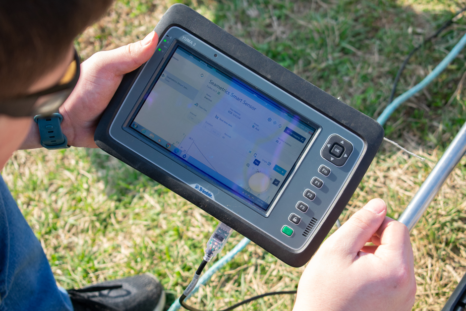 Environmental scientist, Joe Davidson, configures the Turbo Logger in the Aqua4Plus software before deployment. 