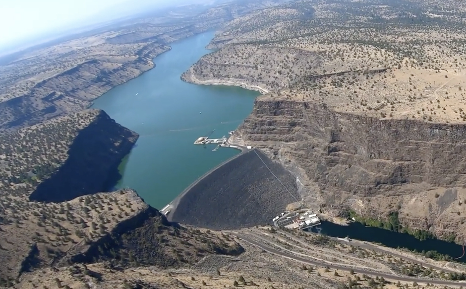 Aerial photo of Round Butte Dam. 
