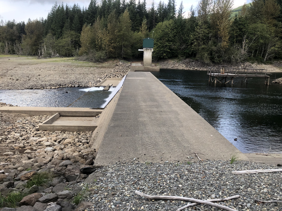 Masonry Pool (left) downstream of the Overflow Dike and Chester Morse Lake (right) upstream of the Overflow Dike during pool-split. In this photo, Masonry Pool is at base elevation of approximately 1,520 feet and Chester Morse Lake is at approximately 1,545 feet (both City of Seattle datum). 