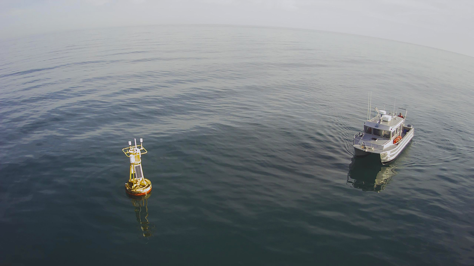 The CORMP crew utilizes UNCW’s RV Seahawk to perform maintenance on a MET/OCE buoy off Wrightsville Beach, NC.