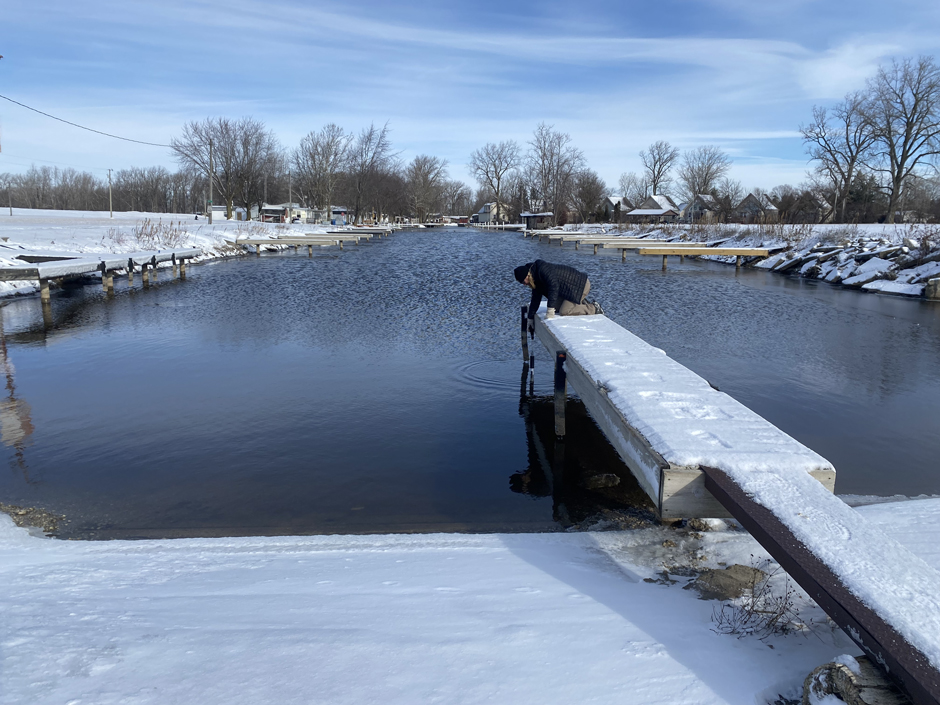 Student measuring algal concentrations in Grand Lake St. Marys using an AlgaeTorch in January 2023