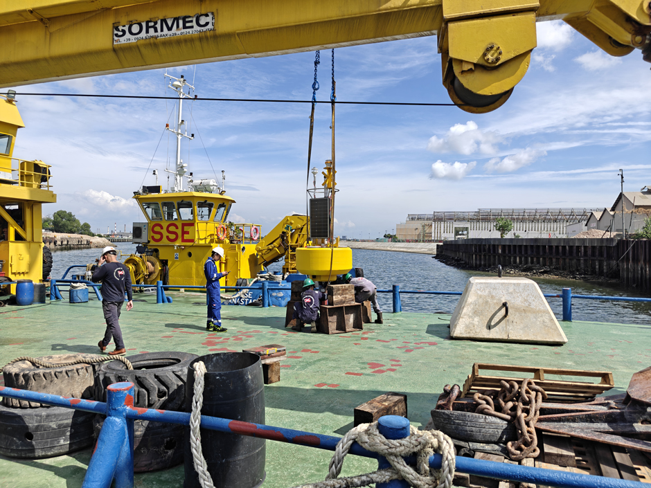 After months of meticulous preparation, the Elcee team makes final preparations for buoy deployment.
