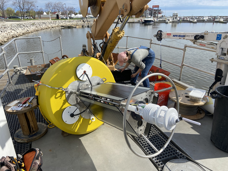Preparing the Shipwreck Sentinel for deployment.